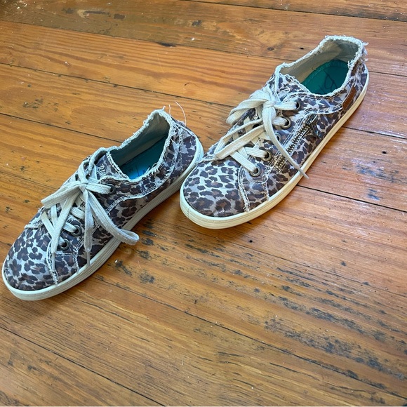 Cute Leopard Blowfish Tie Shoes 7.5 - Picture 5 of 9